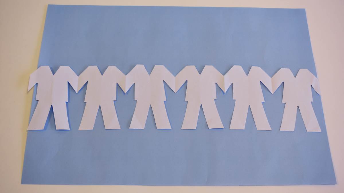 Pyjamarama paper chain activity cutout paper chain
