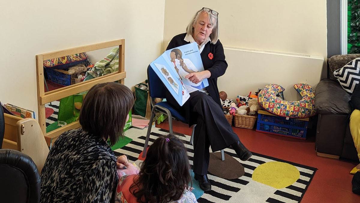 Debbie reading to a group of Afghan mums