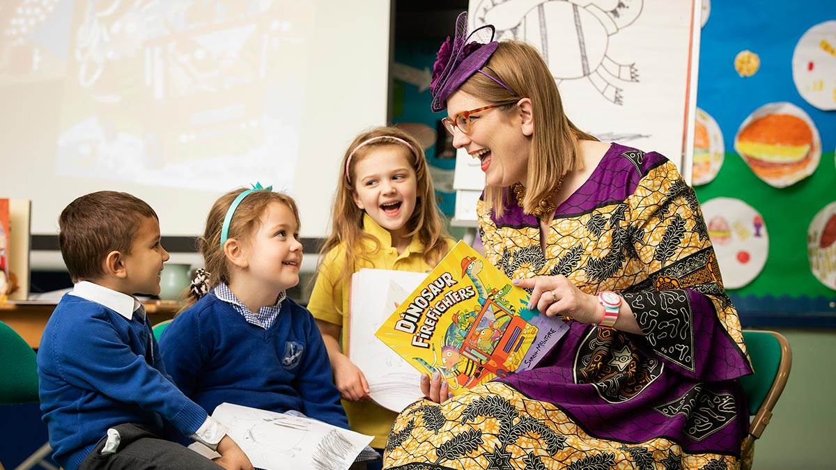 Sarah McIntyre meets schoolchildren on her tour of Northern Ireland
