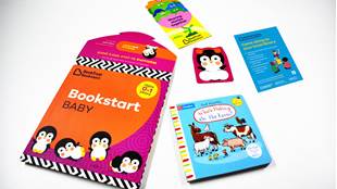 The Bookstart Baby pack  includes an envelope, a guide for parents and  carers, a finger puppet, a library leaflet and the  book Who’s Hiding on the Farm?
